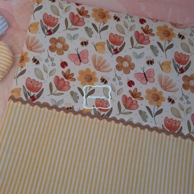 Mantinha Flores e joaninhas