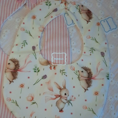 Babete ouriço e coelho