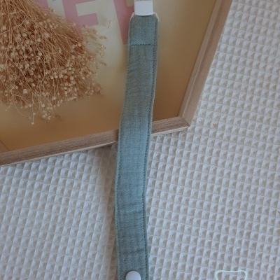 Porta-chupeta em musselina