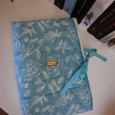 Capa de livro folhas (fundo verde água)