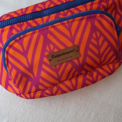 Bolsa de cintura rosa e laranja