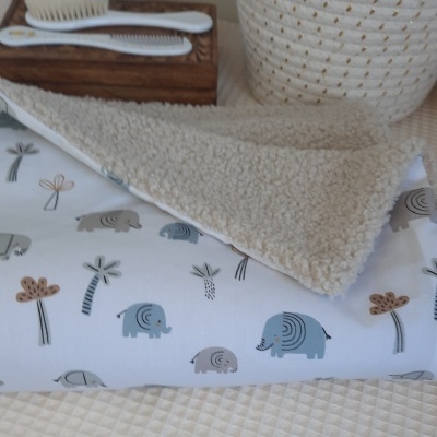 Mantinha Elefantes felizes