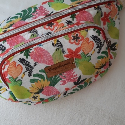 Bolsa de cintura estampado tropical 2