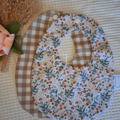 Conjunto de 2 babetes azul