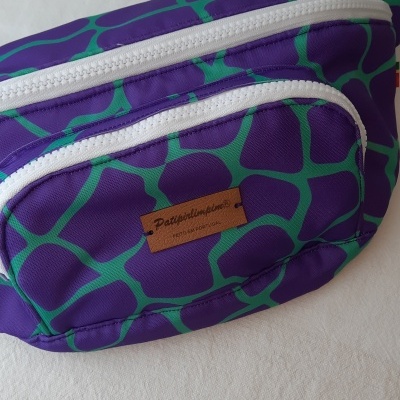 Bolsa de cintura roxo e verde