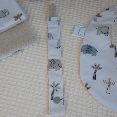 Porta-chupeta Elefantes felizes