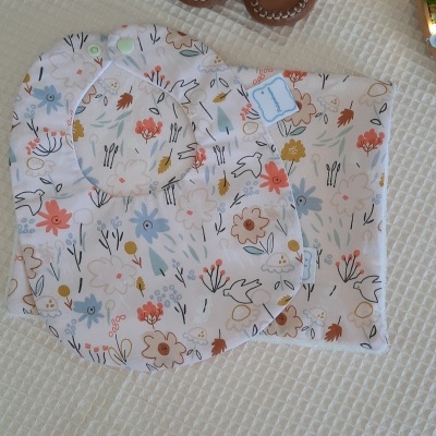 Conjunto Babete e fralda de ombro floral
