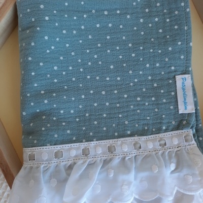 Verde com pintinhas brancas e folho