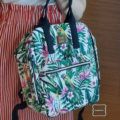 Mochila estampado tropical