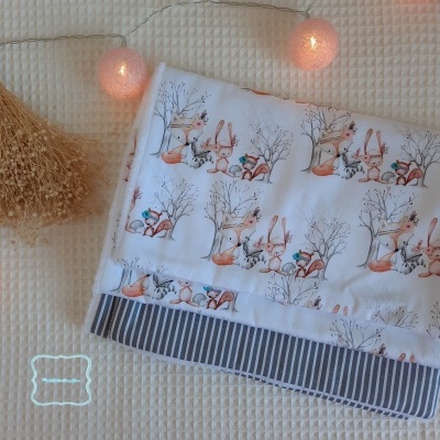 Animais do bosque e riscas cinzentas