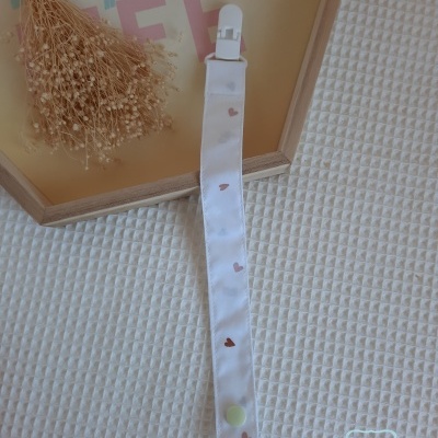 Porta-chupeta corações