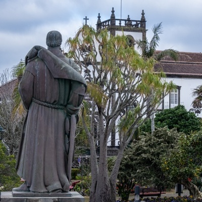 Estátua de Gonçalo Velho e Igreja da Misericórdia