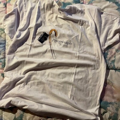 T-shirt logotipo simples