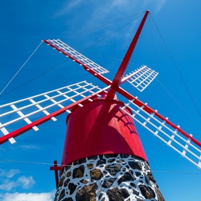 Moinho de vento típico do Pico