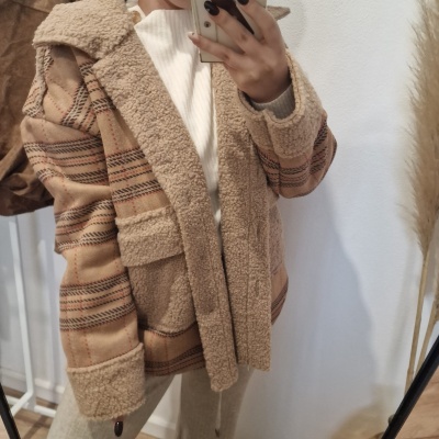 Casaco com pelo xadrez