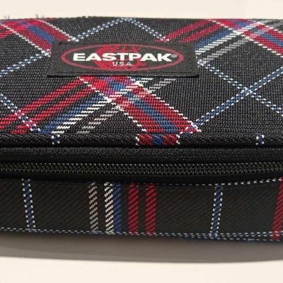 Estojo Eastpak Oval Single Neon Black