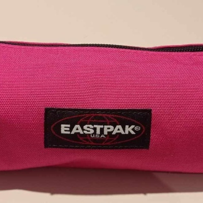 Estojo Eastpak Round Single Lips Pink