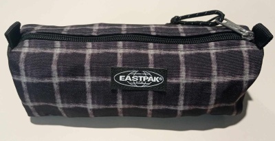 Estojo Eastpak Benchmark Single Charged Check Black