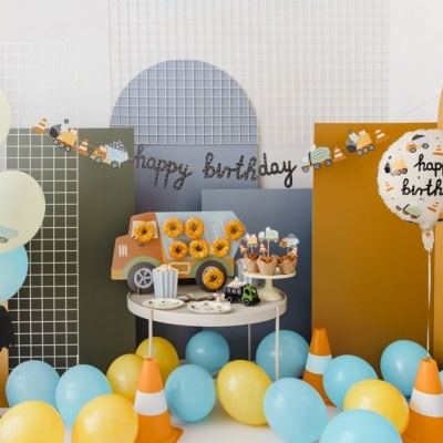 Grinalda Happy Birthday Construção