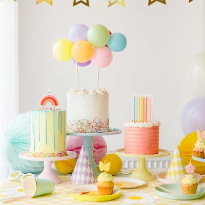 Velas Verticais Coloridas e Douradas