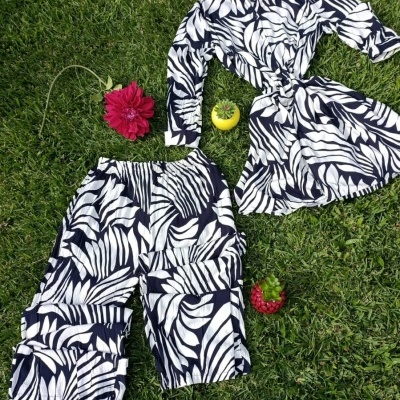 Conjunto camisa com calça pantalona