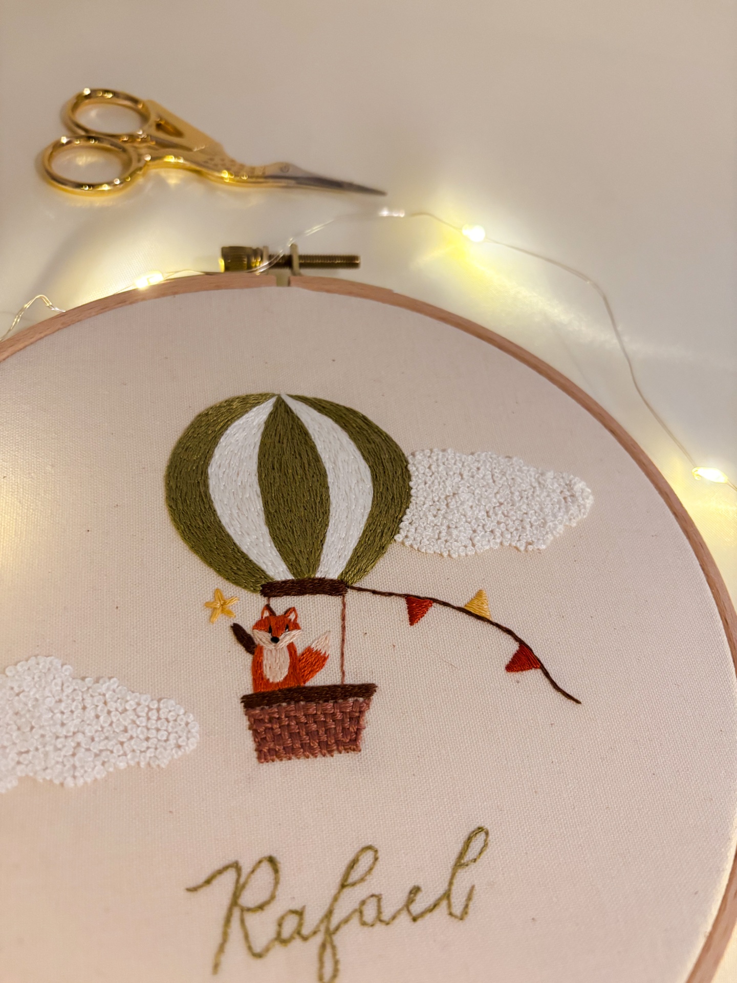 Porta Maternidade bordado à mão e personalizado 🌸