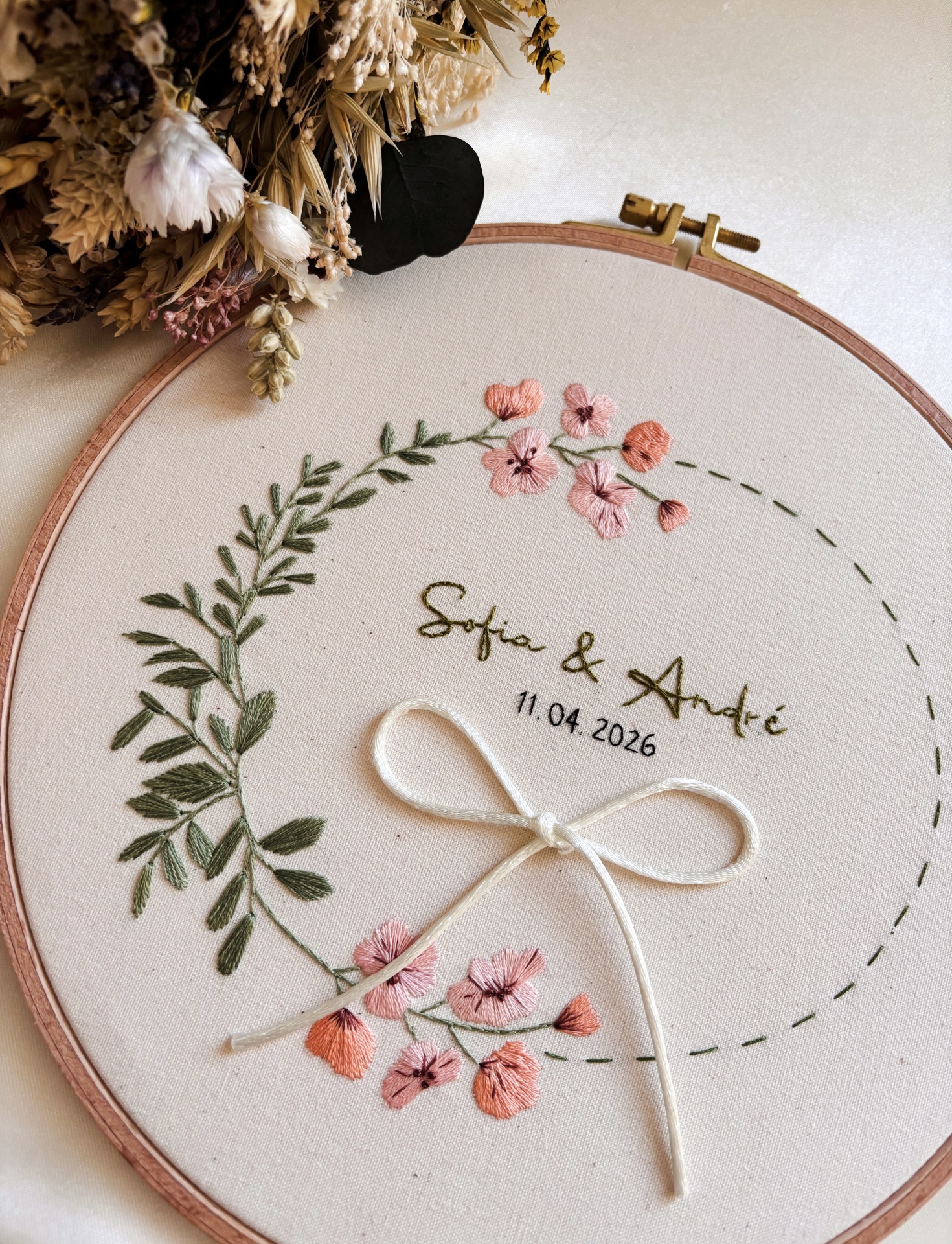 Porta Alianças bordado à mão e personalizado 💍