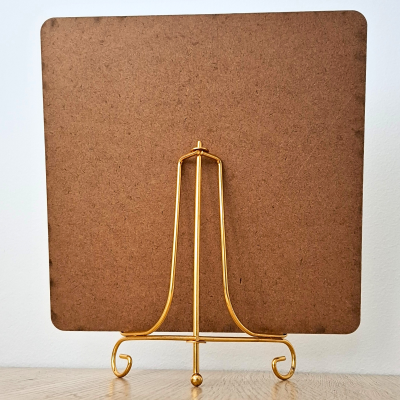 Suporte para gráfico em metal dourado