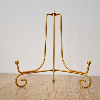 Suporte para gráfico em metal dourado