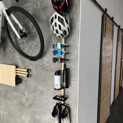 Suporte de Parede para Acessórios de Ciclismo