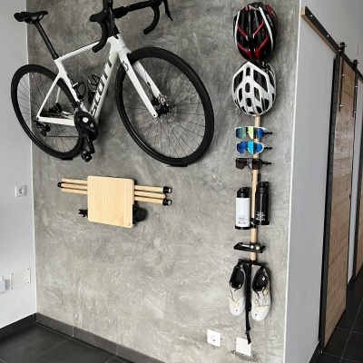 Suporte de Parede para Acessórios de Ciclismo