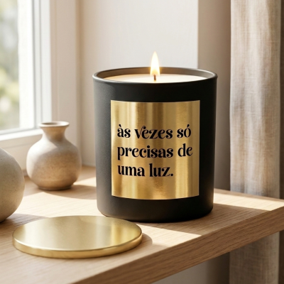 Vela com etiqueta personalizada