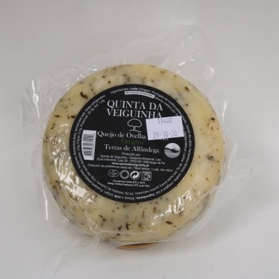 Queijo de Ovelha Curado com Orégãos Terras de Alfândega – Quinta da Veiguinha (480 a 500g)