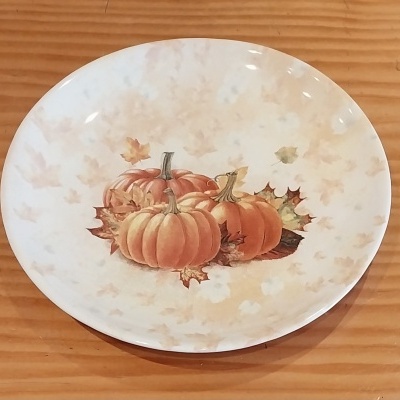 Prato de sobremesa com motivos de outono.