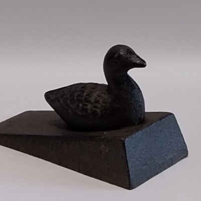 Trava portas com um pato.