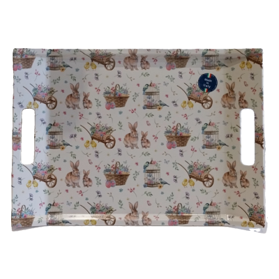 Tabuleiro com motivos de Páscoa.