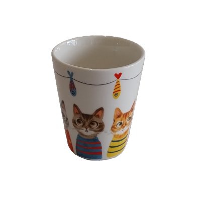 Copo de café com gatos.
