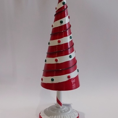 Árvore de Natal em metal.