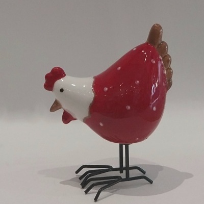 Galinha em cerâmica com as patas em metal - modelo 2.