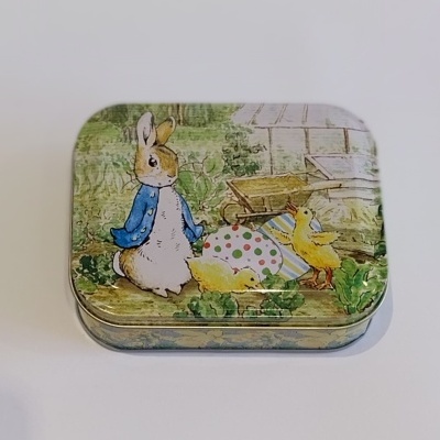 Lata rectangular pequena - Peter Rabbit.
