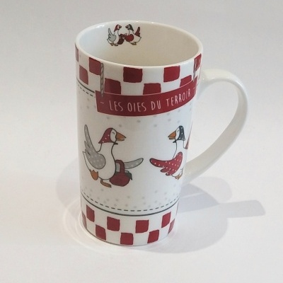 Caneca decorada com gansos.