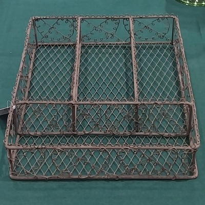 Porta talheres em metal.