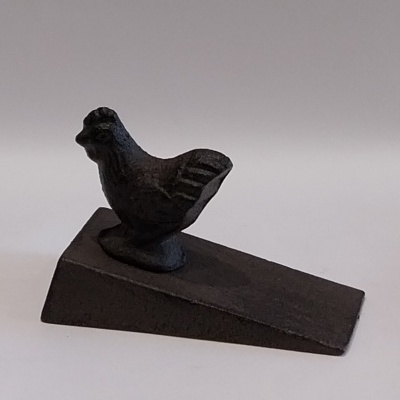 Trava portas com galinha.