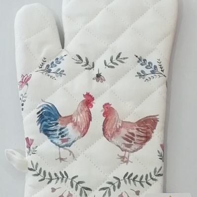 Luva de cozinha c/ um galo e uma galinha.