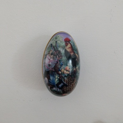 Lata ovo de Páscoa.