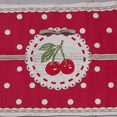 Tapete  de  cozinha com cerejas.