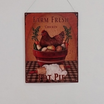 Placa para pendurar com galinha.