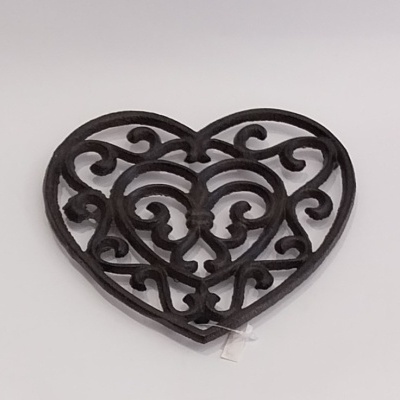 Base para quentes   com a forma de um coração.