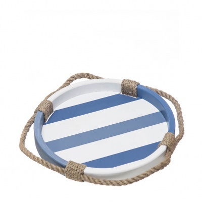 Tabuleiro azul e branco com corda.