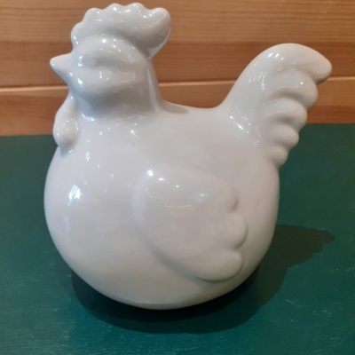 Galo em cerâmica branco